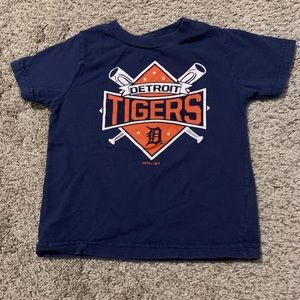 2T Detroit Tigers shirt